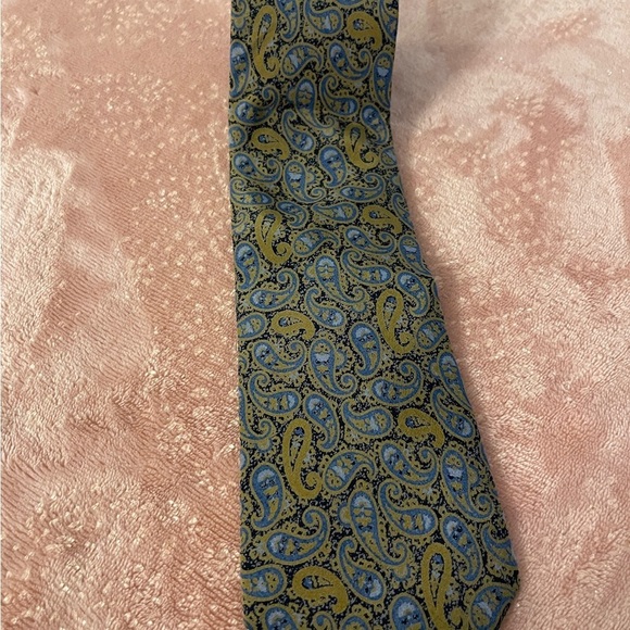 tom james Other - Stylish Paisley Tie in Blue and Gold